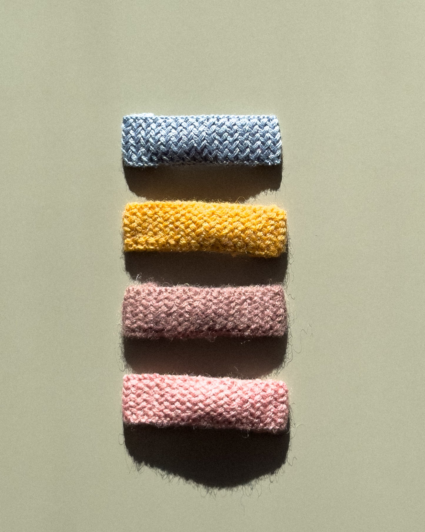 Textured Knit 4pc Clip Set