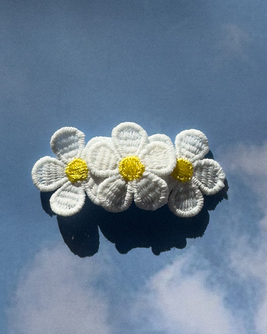 Daisy Trio Clip