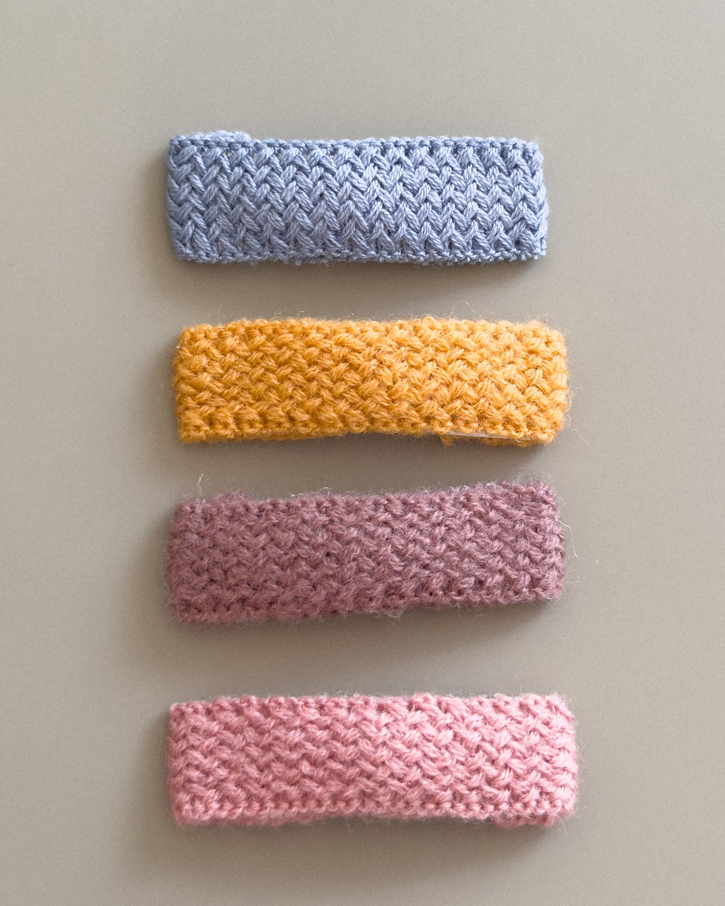 Textured Knit 4pc Clip Set