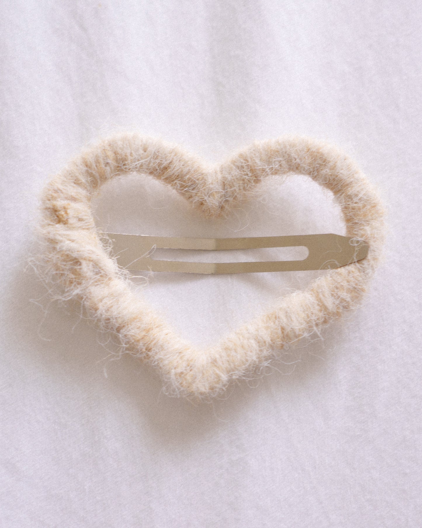 Fuzzy Heart Snap Clip – Oat Milk