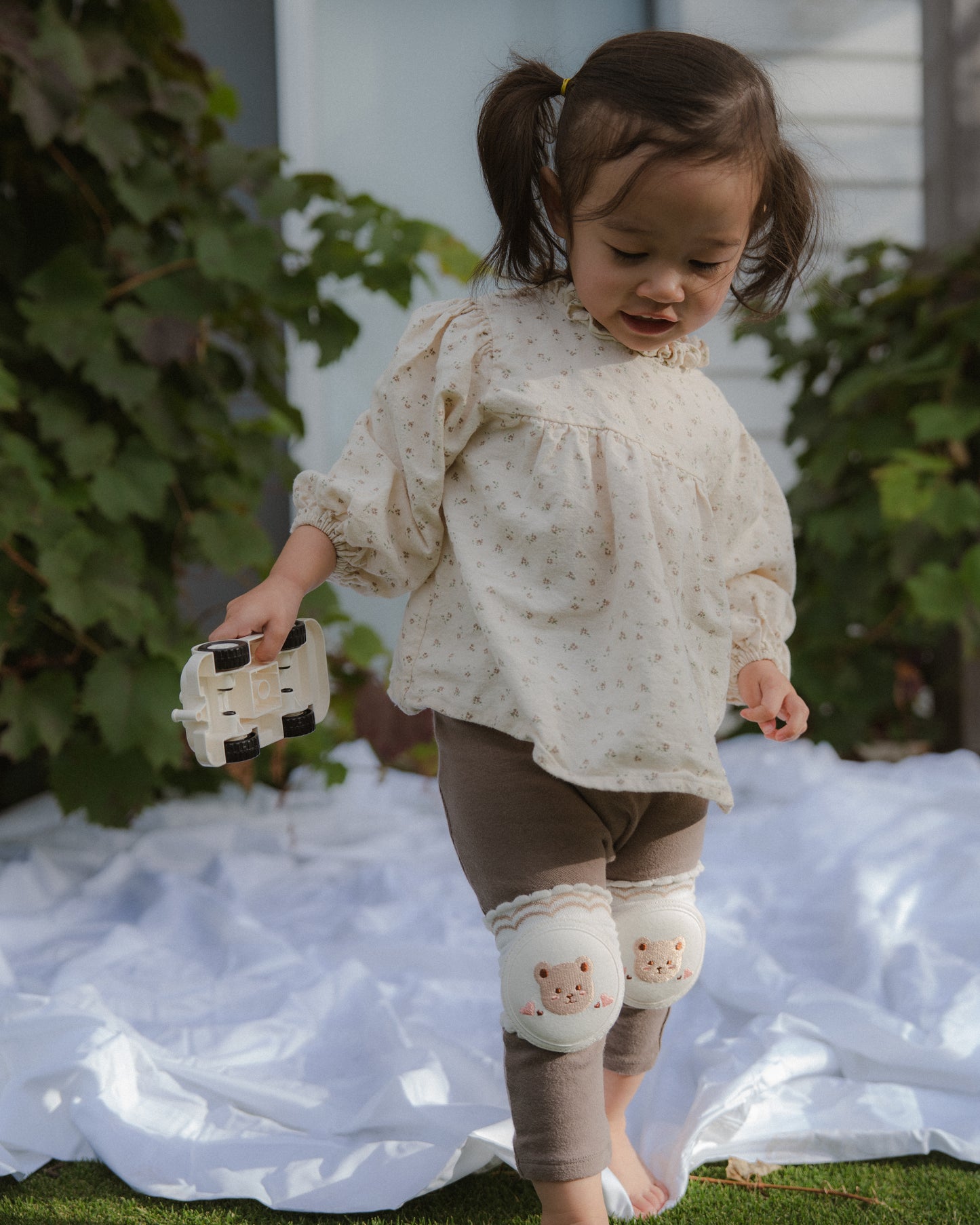 GrowGuard Knee Pads - Brown Bear