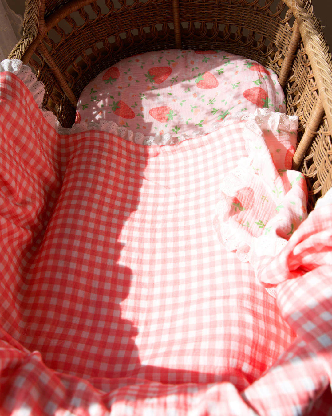 Reversible Organic Muslin Blanket - Strawberry Garden