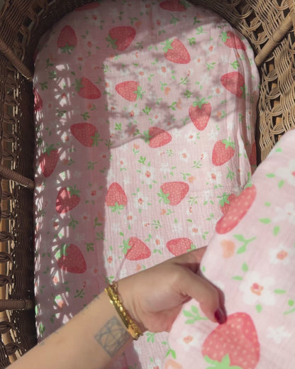 Reversible Organic Muslin Blanket - Strawberry Garden